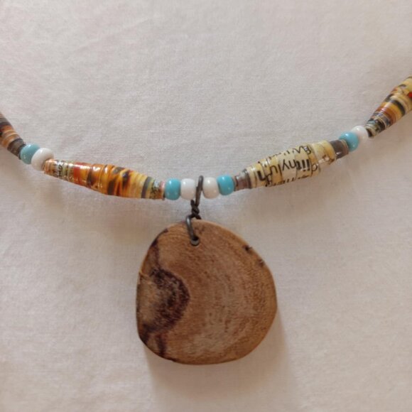 Handmade (Nalepo Maasai Women's Group) bead necklace with matching earrings - Picture 4 of 9